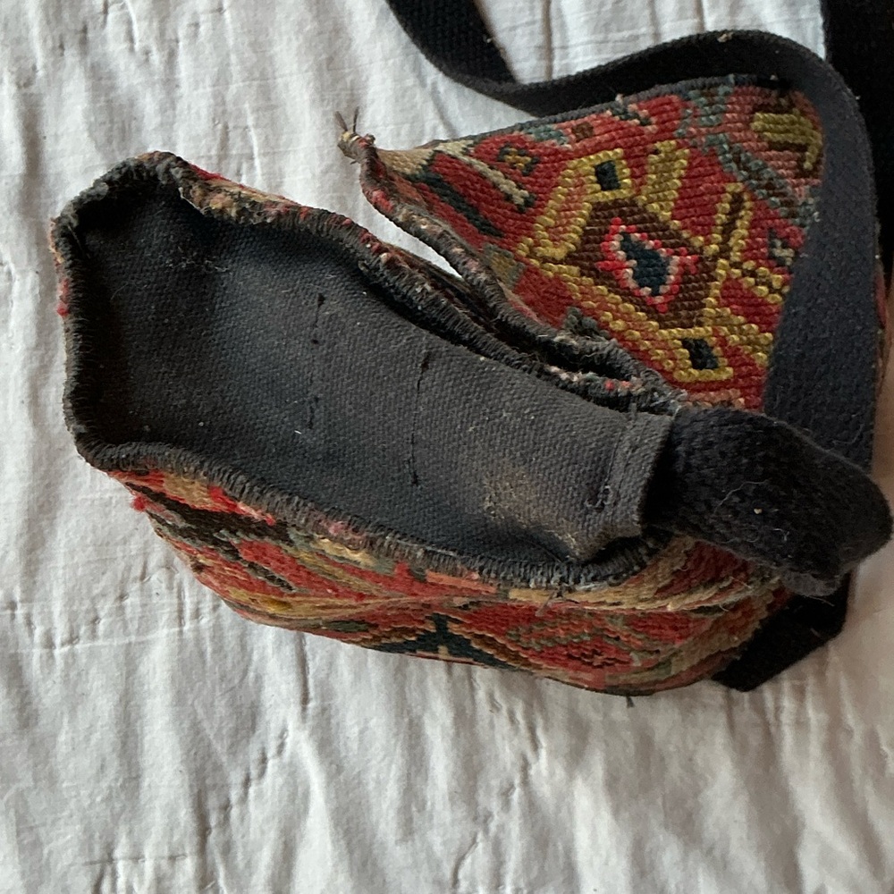 Multicolor Patterned Women Recycled Rug Bag - Picture 4 of 5